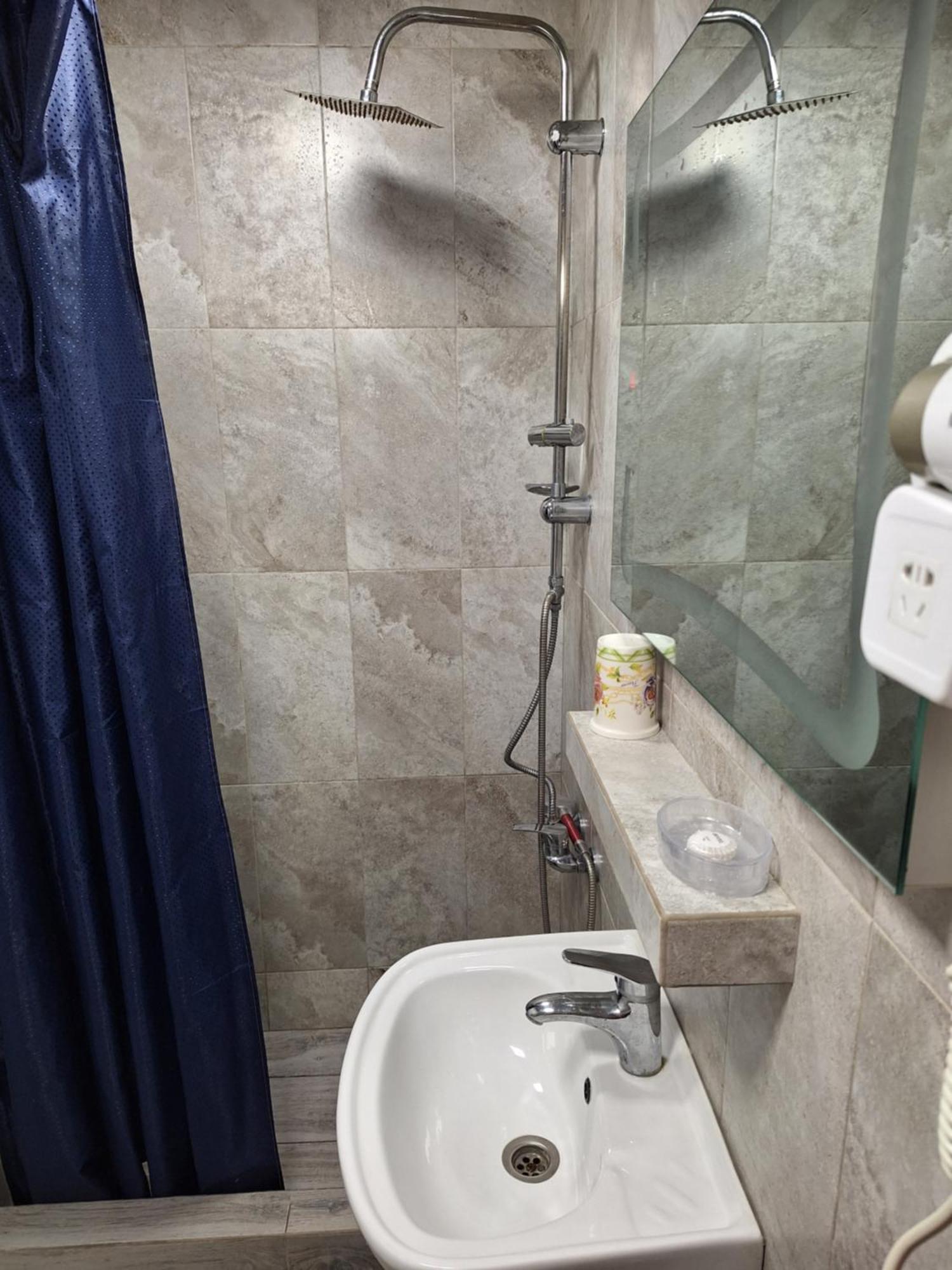 Guest House 15A Kutaiszi Kültér fotó