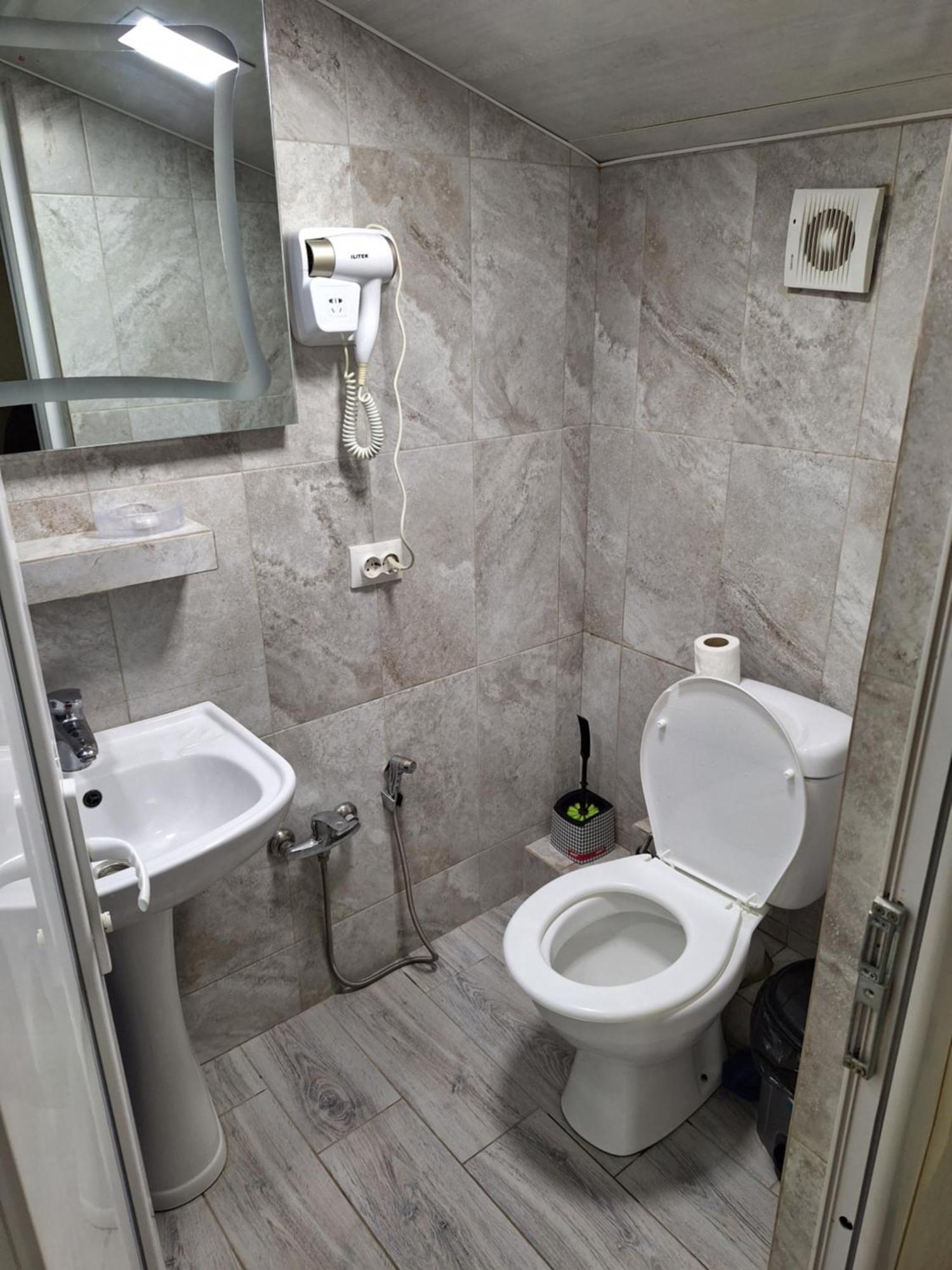 Guest House 15A Kutaiszi Kültér fotó